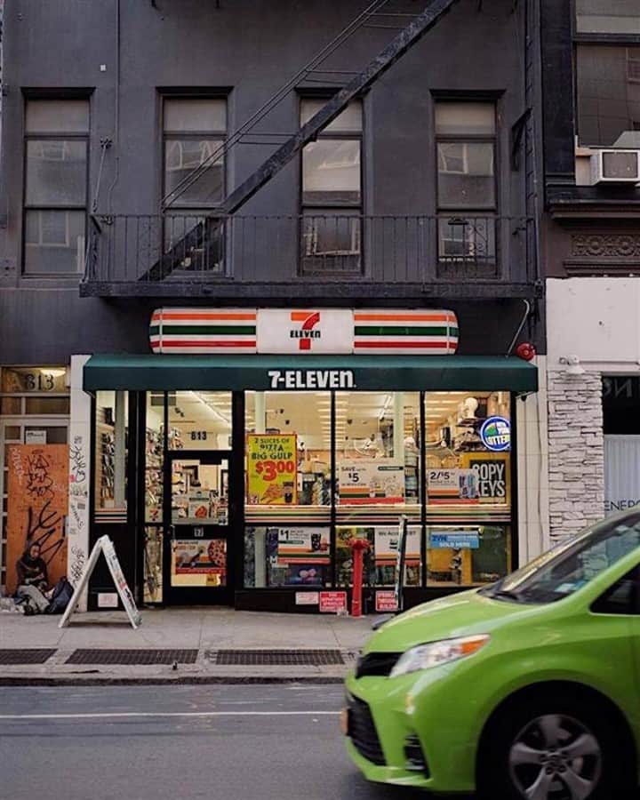 7-Eleven USAさんのインスタグラム写真 - (7-Eleven USAInstagram)「Would you rather live above a 7-ELEVEn or have a friend who lives above a 7-ELEVEn? 📷:@rc_nycc  #OnlyAt7Eleven」1月24日 8時00分 - 7eleven