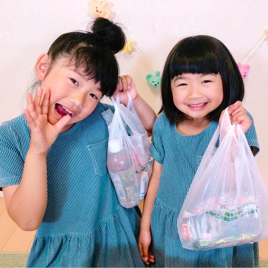 れのれらTVのインスタグラム：「＊-＊-＊-＊-＊-＊-＊-＊-＊-＊-＊-＊ ・ 【共有】 ・ ・ いつのかわからないけど、れのれらの可愛い写真見つけたから共有😍❣️ ・ ・ #れのれらtv #3姉妹 #れのれら #姉妹 #娘 #家族 #親バカ部  #youtuber #親バカ #姉妹コーデ  ・ ＊-＊-＊-＊-＊-＊-＊-＊-＊-＊-＊-＊」