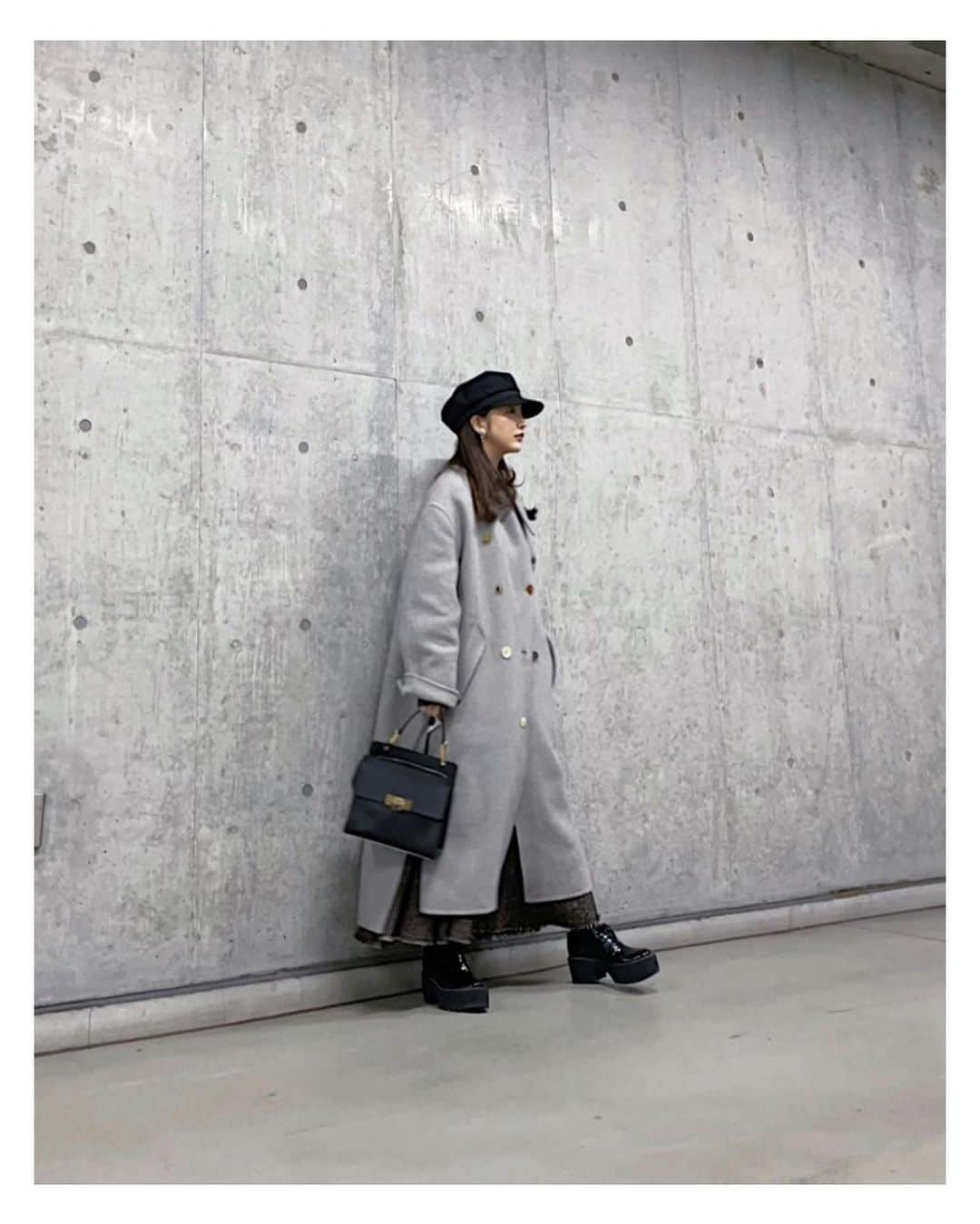 板野友美さんのインスタグラム写真 - (板野友美Instagram)「👗👠 #coat @_irene__official_  #bag  @balenciaga  #shoes  @chanelofficial  #ootd #fashion」1月23日 23時25分 - tomo.i_0703