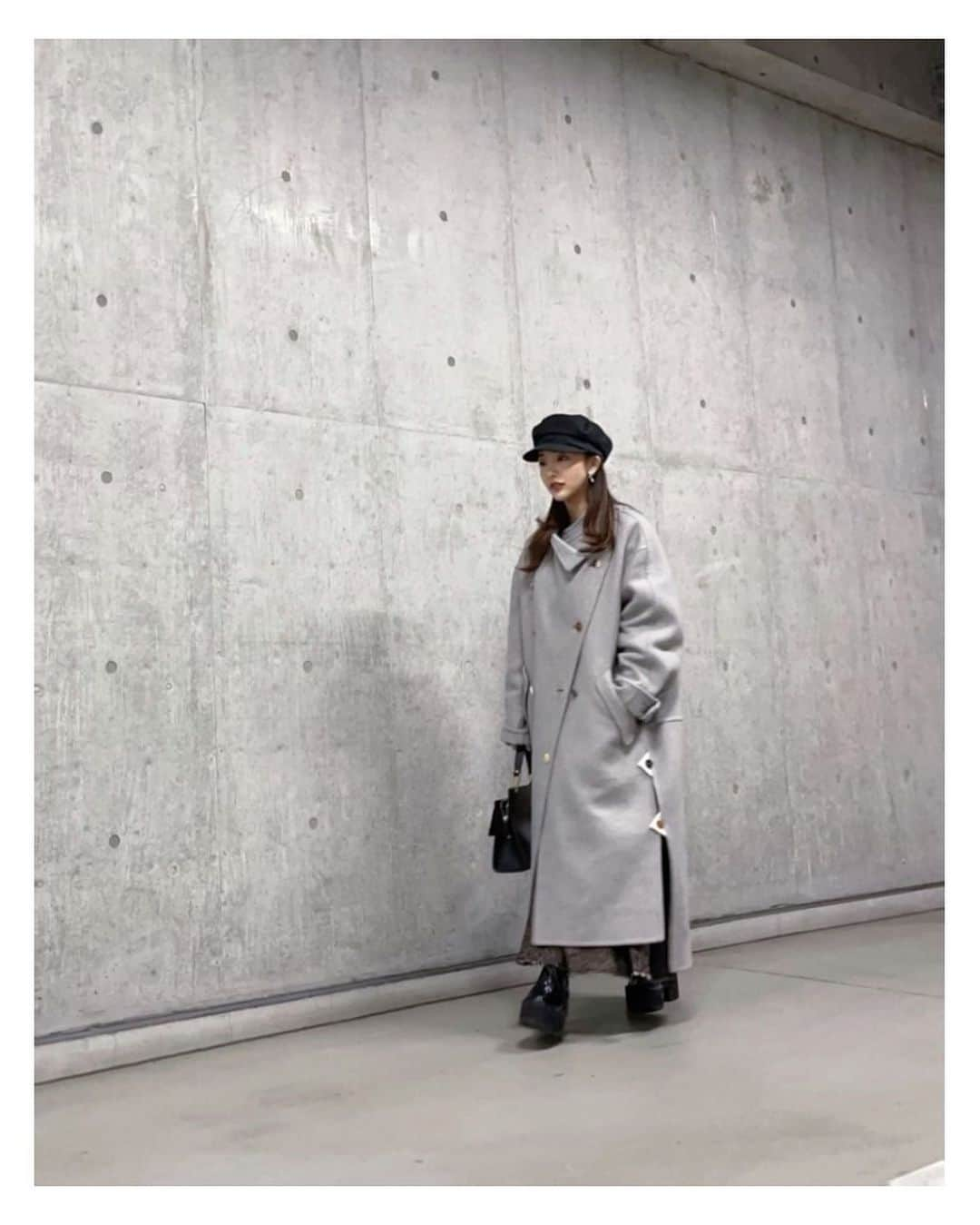 板野友美さんのインスタグラム写真 - (板野友美Instagram)「👗👠 #coat @_irene__official_  #bag  @balenciaga  #shoes  @chanelofficial  #ootd #fashion」1月23日 23時25分 - tomo.i_0703