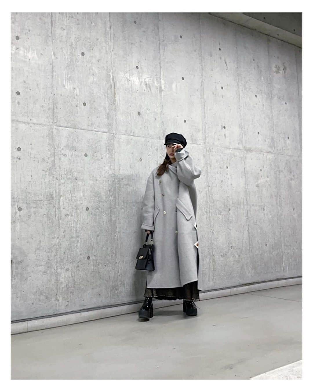 板野友美さんのインスタグラム写真 - (板野友美Instagram)「👗👠 #coat @_irene__official_  #bag  @balenciaga  #shoes  @chanelofficial  #ootd #fashion」1月23日 23時25分 - tomo.i_0703
