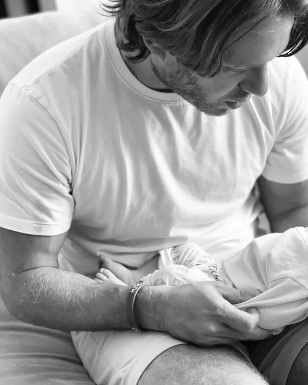 リア・ミシェルのインスタグラム：「The person who always makes everything better. The greatest husband and father. Everything is always bright as long as I’m with you Z. Happy Birthday. Ever and I love you so very much. ❤️」