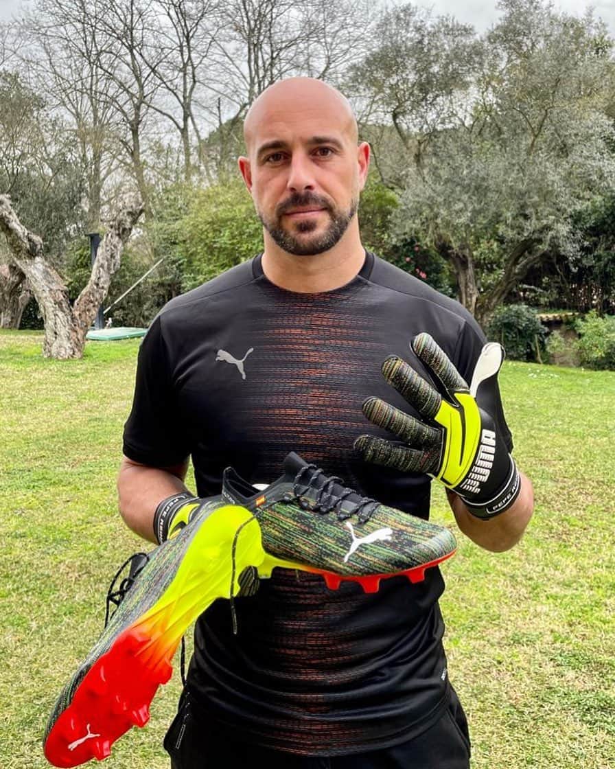 ホセ・マヌエル・レイナさんのインスタグラム写真 - (ホセ・マヌエル・レイナInstagram)「Can’t be GAME ON without the ULTRA 🧤👟⚽ @pumafootball #PUMAUltra」1月23日 23時27分 - preinaofficial