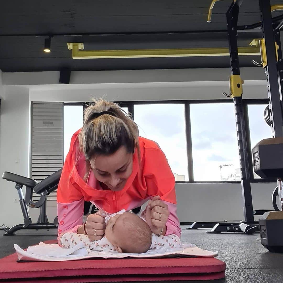 バシリキ・ミロウシさんのインスタグラム写真 - (バシリキ・ミロウシInstagram)「Ας ξεκινήσουμε σιγά σιγά...παρεουλα😍 . . . #saturday #motivation #babygirl #fitness」1月23日 23時29分 - vasilikimillousi