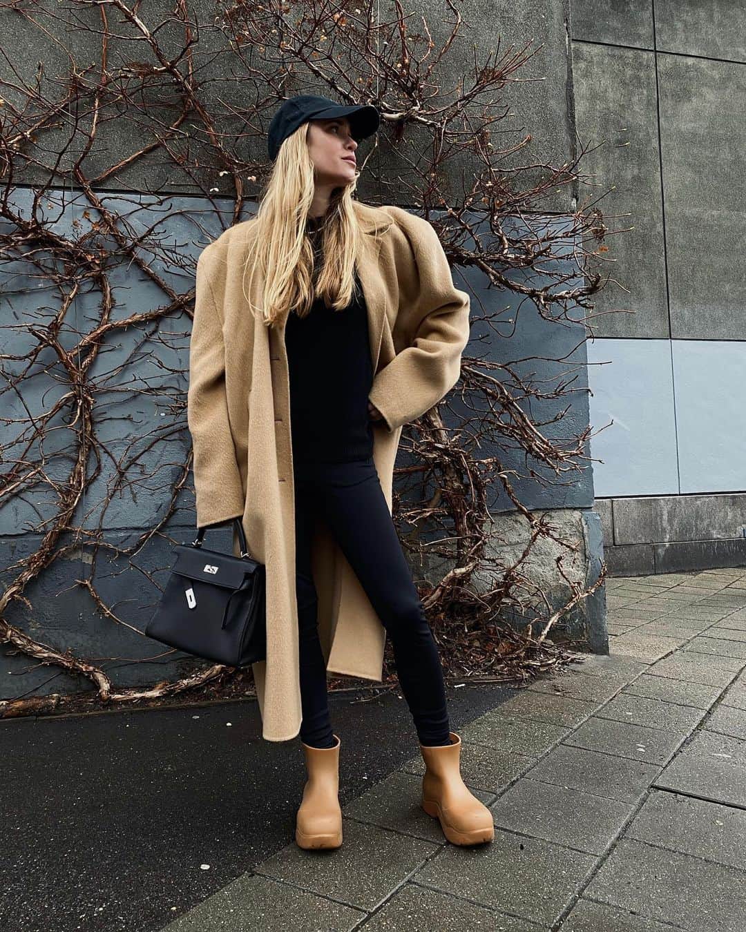 ペニーレ・タイスベックのインスタグラム：「Ready for a weekend getway🧡」