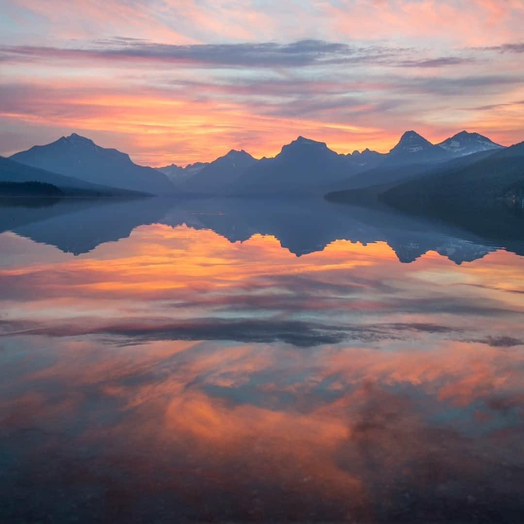 アメリカ内務省さんのインスタグラム写真 - (アメリカ内務省Instagram)「Even the rangers who see this every day will tell you, this view never gets old. Lake McDonald in Glacier National Park, #Montana certainly makes our list for “spectacular places to enjoy a cup of coffee and watch the #sunrise.” What’s a favorite spot of yours? Photo of (@GlacierNPS) by Tim Rains, National Park Service. #usinterior #FindYourPark」1月24日 0時00分 - usinterior