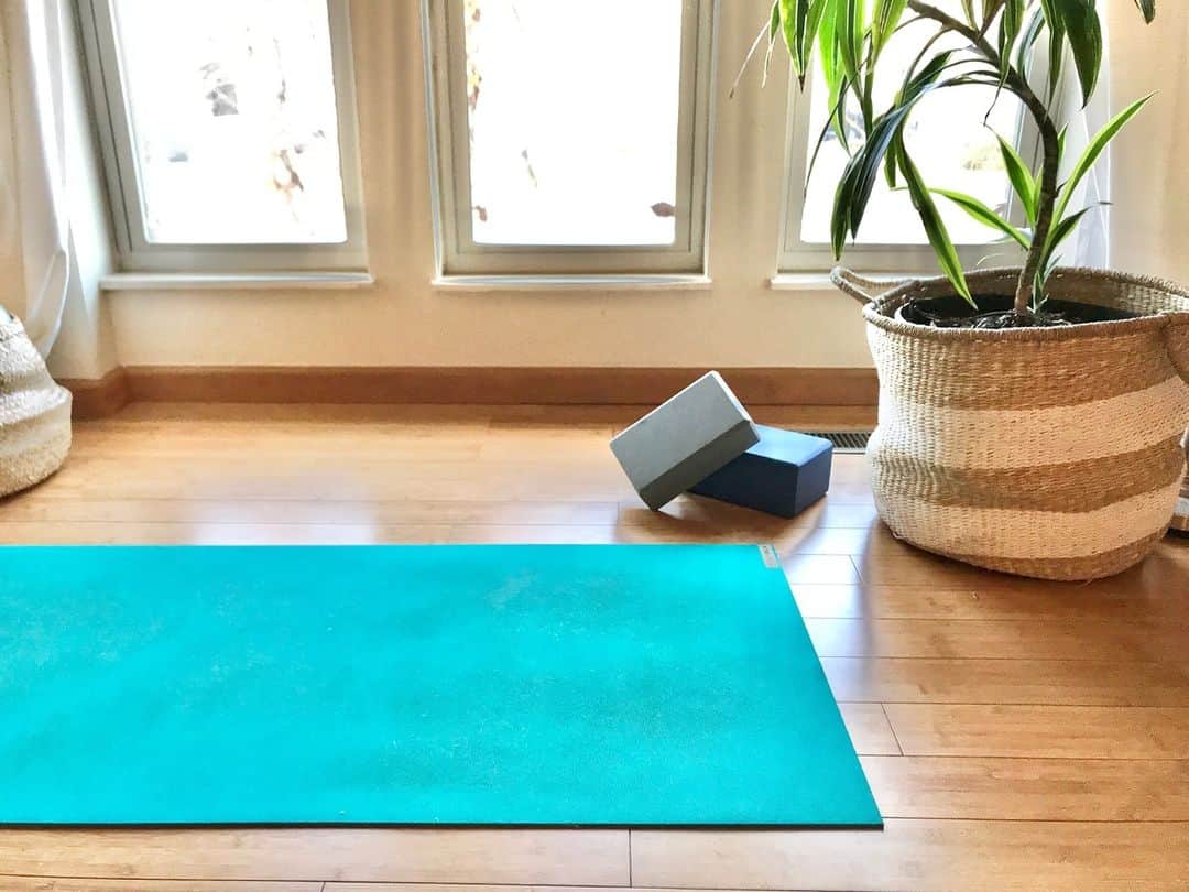 HGTVさんのインスタグラム写真 - (HGTVInstagram)「Has winter weather forced you to exercise indoors? ⛄️ Whether you need a stretch break, a quiet spot for meditation or a padded foundation for a quick workout, this yoga mat supports you wherever you are in your health journey. 🤸🧘‍♀️⁠ ⁠ Read our editor’s review of the Jade Harmony yoga mat when you click this photo at the link in our profile. 🔝🛍⁠ ⁠ #shopping #FreshStart #yoga #wellness #meditation #homegym # #fitness」1月24日 0時01分 - hgtv