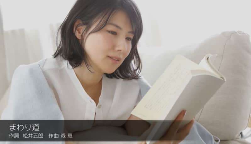 中江有里さんのインスタグラム写真 - (中江有里Instagram)「2021年1月27日発売　3rdアルバム Port de voix (ポール・ド・ヴォア)  ティーザー映像をYouTubeにアップしました。  @yurinbow1226  のプロフィールリンクからYouTube へどうぞ。  もしくは  https://www.youtube.com/watch?v=WMUrm4iaZOY&feature=youtu.be  「花をください」「風の姿」のセルフカバー、 玉置浩二さんのカバー「プレゼント」、 Chageさんのカバー「永い一日」、 シンガーソングライターの森恵さん提供「まわり道」、 マシコタツロウさんに作っていただいた「Yellow Lily」、 そして先行配信した松本俊明さん作曲「いつも」の全7曲。  松井五郎さんのプロデュースです。  このCDを手渡したかった母はもういないけど、きっと届いていると思います。  もうすぐ発売。 聴いていただけますように。  #中島みゆき　さん #飛鳥涼　さん #玉置浩二　さん #chage さん #森恵　さん #マシコタツロウ　さん #松本俊明　さん  #松井五郎　さん  #中江有里」1月24日 0時02分 - yurinbow1226
