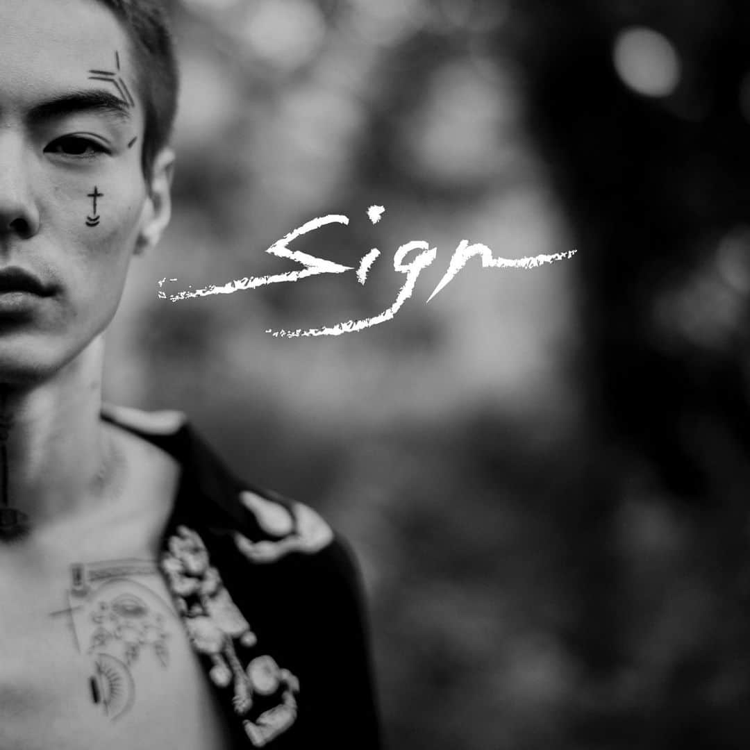 Taki Tanakaさんのインスタグラム写真 - (Taki TanakaInstagram)「先日伺った 舞山秀一写真展「Sign」 2021年1月15日(金)ー24日(日)開催 13時-19時  背中の開いた#ヌメロヴェントゥーノ  のニットを着たたっくん@takuma_iwasaki の写真 とてもかっこよかった♡  #ootd #outfitoftheday #outfit  #TakumaIwasaki in @numeroventuno  tops,pants #N21 #numeroventuno   #岩崎拓馬 #舞山秀一   #はなえちゃんありがとう   #izastagram」1月24日 0時09分 - tanakataki