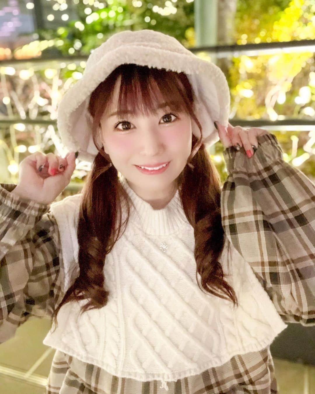 初川みなみさんのインスタグラム写真 - (初川みなみInstagram)「雨だね☔️﻿ ﻿ ずっとお天気よかったから﻿ 当分は雨が続くのかな？﻿ ﻿ 雨は憂鬱だけど、湿度がいつもより高くて﻿ 乾燥しなくていいな🙂﻿ ﻿ この季節は加湿器に水を足しても足しても﻿ 乾燥するから大変🤷🏼‍♀️﻿ ﻿ ちなみにうちの加湿器はモダンデコのもの♡﻿ 思い切って大容量のものを買ったよ！ モダンデコさんのインテリアはすき♡  おやすみ🌙﻿ ﻿ #雨#加湿器#乾燥#モダンデコ」1月24日 0時10分 - hatsukaw_aminami