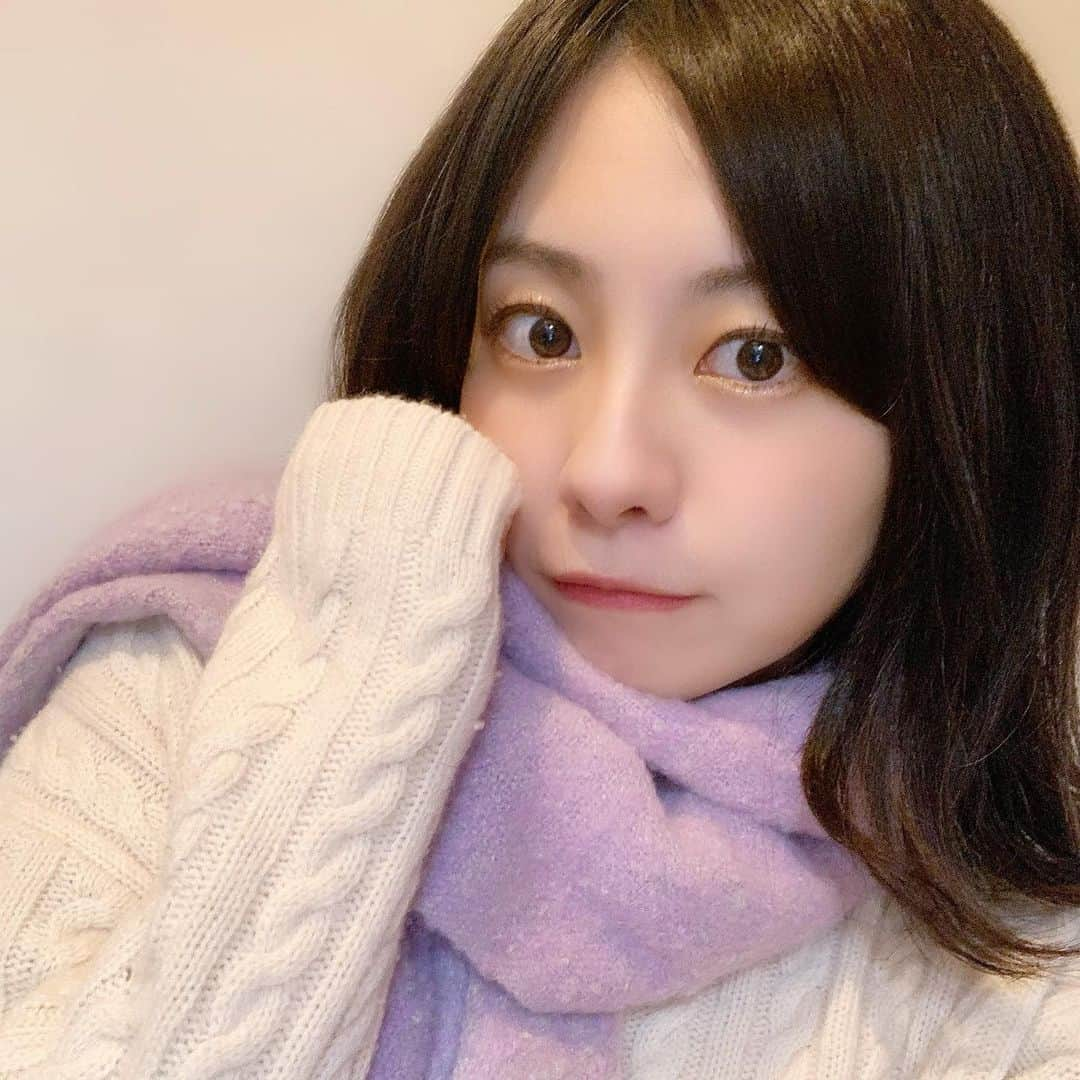 池田愛さんのインスタグラム写真 - (池田愛Instagram)「マフラーあったかい🧣 東京も雪が降るかもしれないからあったかくして寝ましょうね！  ココア飲んでから寝ようかな☺️  #マフラー女子 #マフラー #パステルピンク #パステルカラー #白ニット #白ニットコーデ #ナチュラルメイク #すっぴんメイク #寒い日コーデ」1月24日 0時13分 - ai_ik3