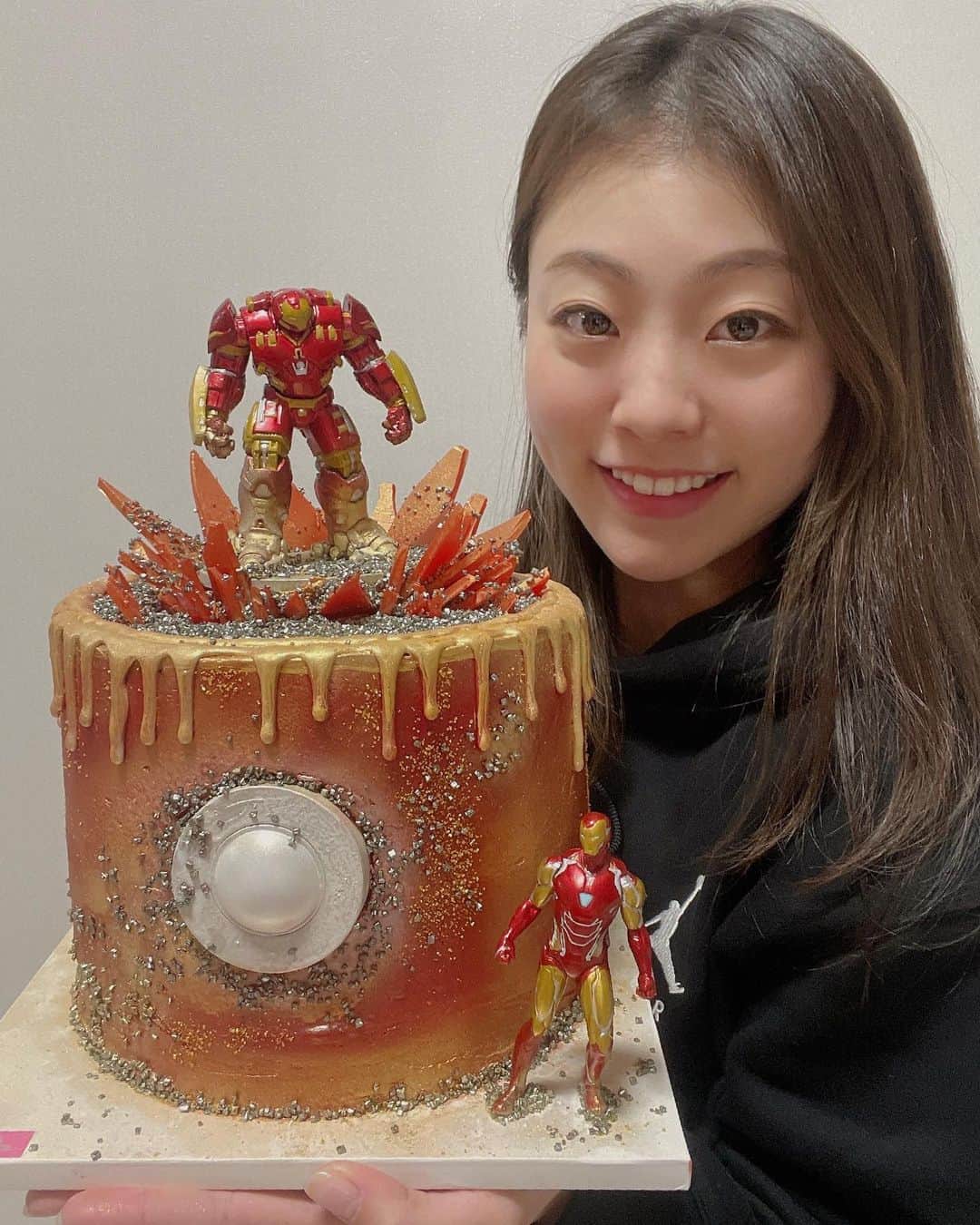 郭珉整のインスタグラム：「정말 많은 축하를 받은  2021년 생일이네요,  앞으로 더 베풀며 살께요  소중한 내 사람들  너무너무 고맙습니다 ❤️」