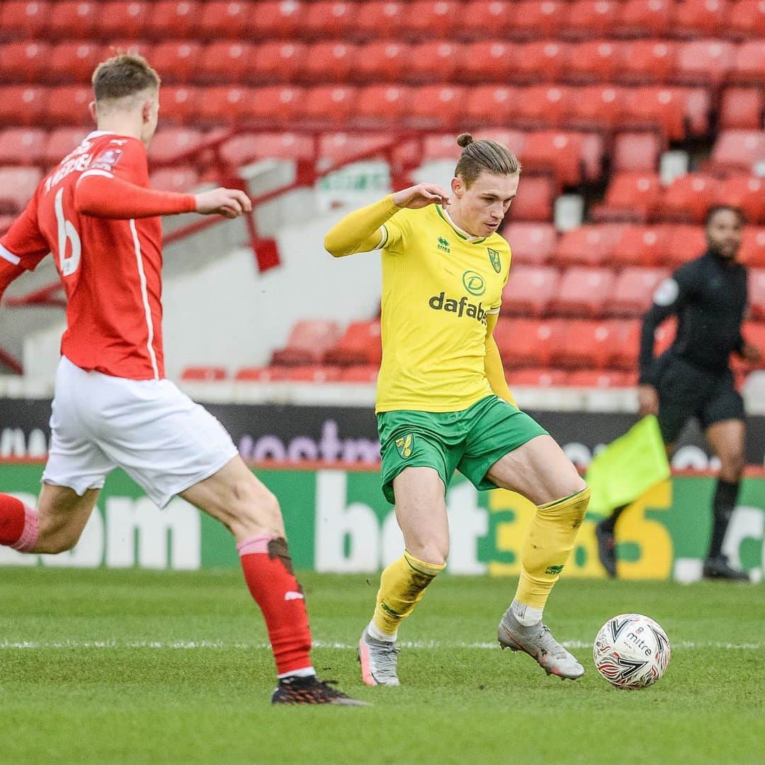 ノリッジ・シティFCさんのインスタグラム写真 - (ノリッジ・シティFCInstagram)「Barnsley’s press is making things difficult for City early on. Goalless midway through the first-half.」1月24日 0時23分 - norwichcityfc