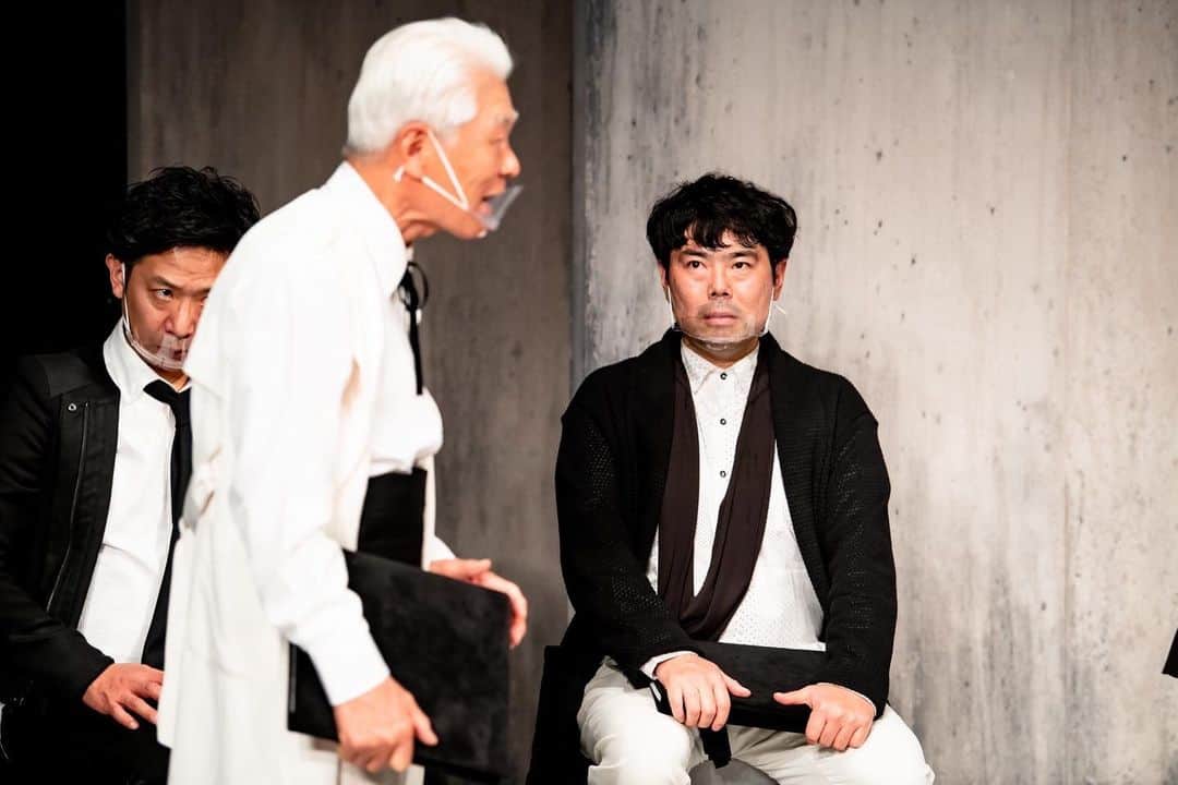 山口森広のインスタグラム：「翁「ああ、配信？みたみた。ね。あのぉー、あそこがね。うん。えっと、、最後、妹が犯人なんだよね」 男「このオッサン、、配信見てないな」  ↓配信見るなら今すぐこちらへ↓ https://passmarket.yahoo.co.jp/event/show/detail/017srjynjed11.html  公開ダメ出しが観れるのは、24日13:59までに購入しないと！ 是非！  #グレーのこと2021 #oneor8」