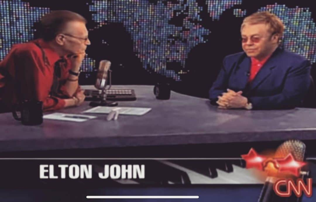 エルトン・ジョンさんのインスタグラム写真 - (エルトン・ジョンInstagram)「Always a gentleman.  You treated your guests so elegantly.  It was a pleasure and an honour to do your show.  #RIP  @larrykingnow」1月24日 0時57分 - eltonjohn