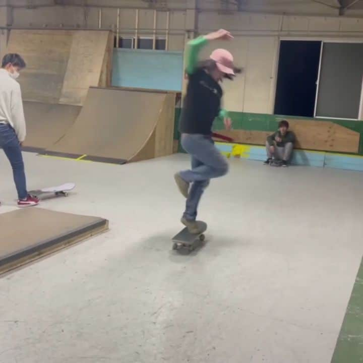 山本勇のインスタグラム：「A short clip with 🆕 720 pirouette🕺🏻🕺🏻  #powellperalta  #bonesbearings #ALLONE #ALLONEJAPAN #fscom  #goodskates #1loveboards #pirouette #dancing  #vantan #vantandesignhighschool #バンタンデザイン研究所 #バンタン #freestyleskateboarding  #isamuyamamoto  #skateboard #skateboarding #スケボー #スケートボード #skatecrunch  #skatecrunchmag  #braillskateboarding #skateeverydamday #metrogrammed  #berrics #redbull @powellperalta @vantan_sk8design  @vantandesigninstitute  @all_one_universe」