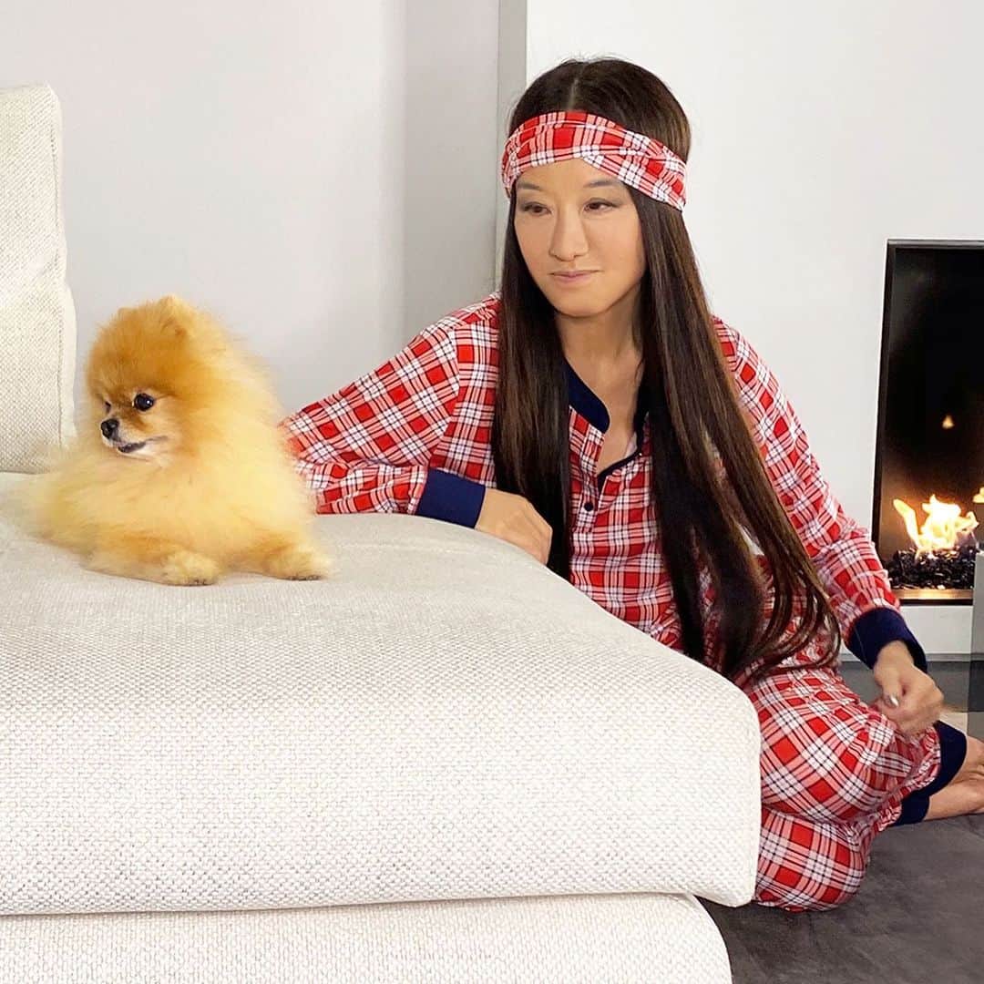 ロック&リパブリックのインスタグラム：「Cozy Valentine’s vibes, courtesy of @verawang and her ❤️, Lola. 👉 for more must-have pjs. #SimplyVera #Kohls」