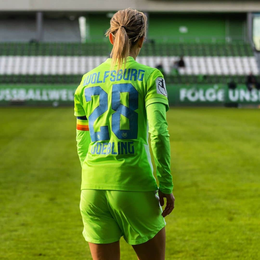 レナ・ゲースリンクのインスタグラム：「Testspiel Sieg 💭🐺  #preseason #vflwolfsburg #win #goodgame #immerhungrig #wolfsburg #arbeitfussballleidenschaft #puma #pumafootball」