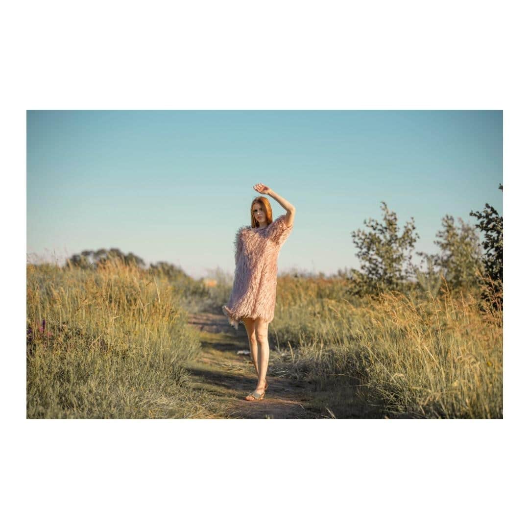 イヴァナ ヘルシンキのインスタグラム：「Shine like a summerday- soon, soon here...✨⁠ #Flashes #IvanaHelsinki #Fashion」
