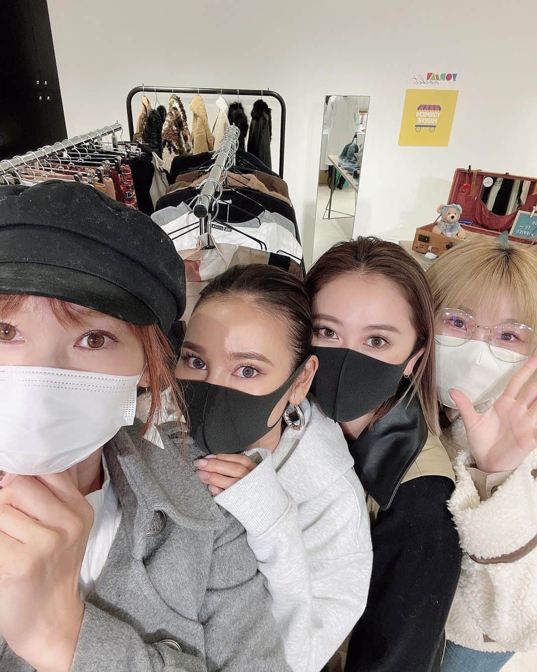 KANAさんのインスタグラム写真 - (KANAInstagram)「【よりみちマルシェ👜✨】  開催1回目に参加さて頂いた よりみちマルシェ 👜👜✨  今回は丸井今井さん本店の大通り館開催で 相変わらずのの大盛況でした🥳✨  途中で楽しくなってInstaライブさせてもらいました🐙💕 (早送り動画添付♡♡)  よりみちマルシェは明日まで開催なので是非行ってみてください👜✨👜  カリスマモデルさんの オシャレなお洋服 たくさん♡♡  @fujii_moe  @s_rika1122   3回目開催もめっちゃ楽しみだなー♡♡  #よりみちマルシェ #インスタライブ  #インスタライブ生配信」1月24日 1時32分 - kana1862