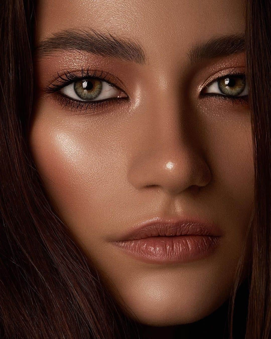 M·A·C Cosmetics UK & Irelandさんのインスタグラム写真 - (M·A·C Cosmetics UK & IrelandInstagram)「Low-key look for a low-key Saturday 🔥 👩‍🎨 #MACHACK: Add All That Glitters Eyeshadow to the centre of your eyes to create a spotlight effect⁠ ⁠ Model: @taissiakass Photo: @solovyeva.polina @maccosmeticsrussia @kirilowa.olga  #MACCosmeticsUK #MACCosmetics #MACEyeshadow #Eyeshadow #Makeup #Beauty #Mascara ⁠」1月24日 1時40分 - maccosmeticsuk