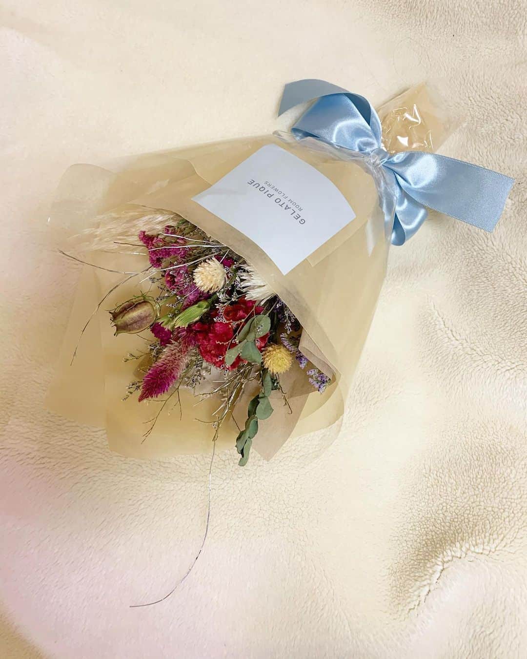 田中良子さんのインスタグラム写真 - (田中良子Instagram)「半年ももつなんて #jelatopique #roomflowers #flowers #ドライフラワー #花 #伸びすぎた毛　みたい」1月24日 1時36分 - tanakaryoko102