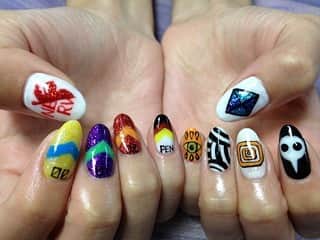 乃下未帆のインスタグラム：「金ローのエヴァ、3週溜めて一気見しようと思ってたのにQ待てず見ちゃった♡  写真はゴリゴリにネイルしてた時代、右手エヴァ、左手使徒で一本ずつ自分でデザインを描いて持っていって、当時の担当さんにやってもらった時の。笑 ほんと、頭が上がりまへん。。。  ギターを始めてからなんの未練もなく白い部分いけるけど、この頃はちょっと爪がかけただけで何日も凹むくらいだった。 当時からすると写真のこの長さでも短いなーって感じ。。。笑  #エヴァ　#ネイル　#エヴァネイル」