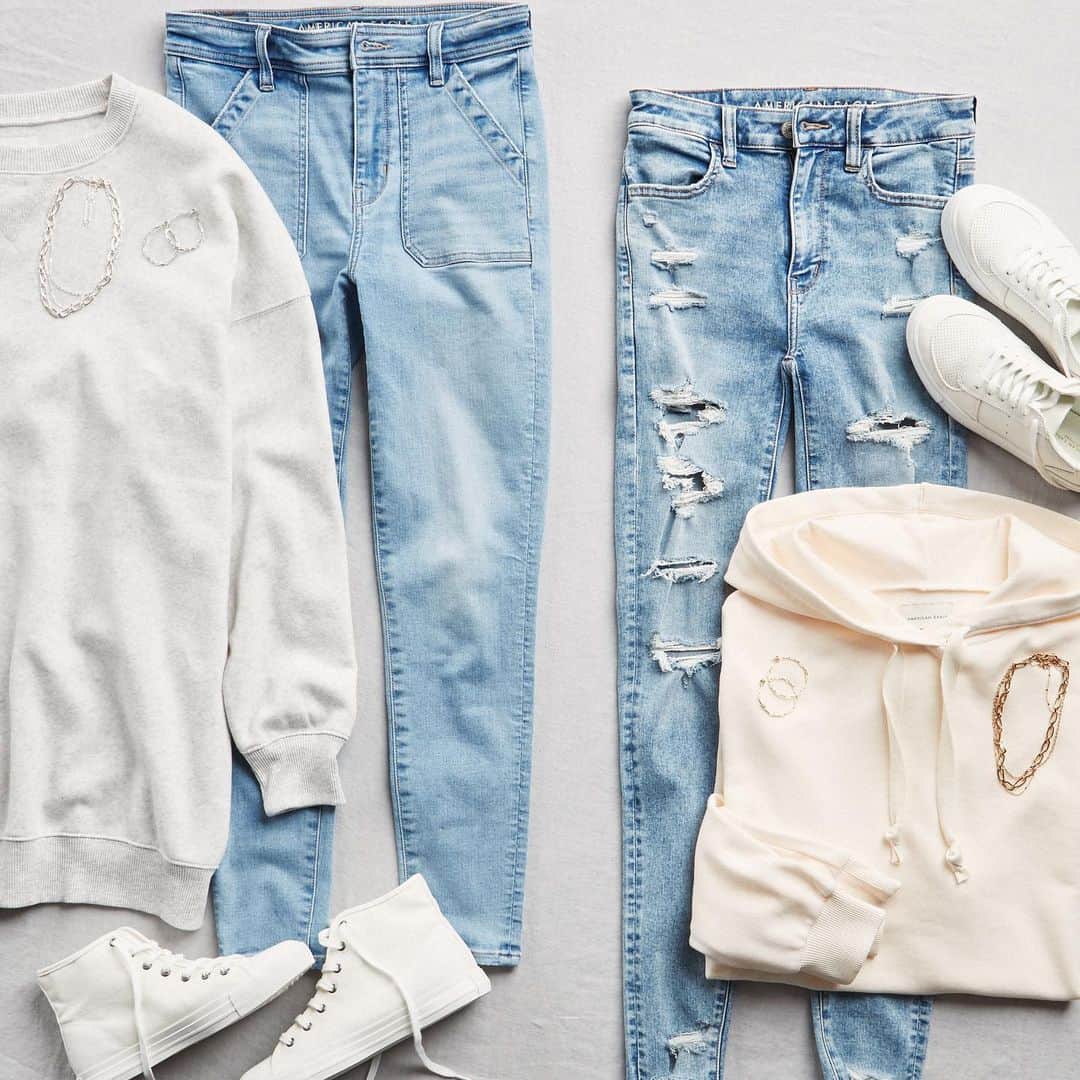American Eagleのインスタグラム：「Just dropped 🔥The Jegging Crop: A fresh, cropped take on our best-selling Jegging fit. Hint: pairs well with oversized hoodies. New jeans, anyone?」