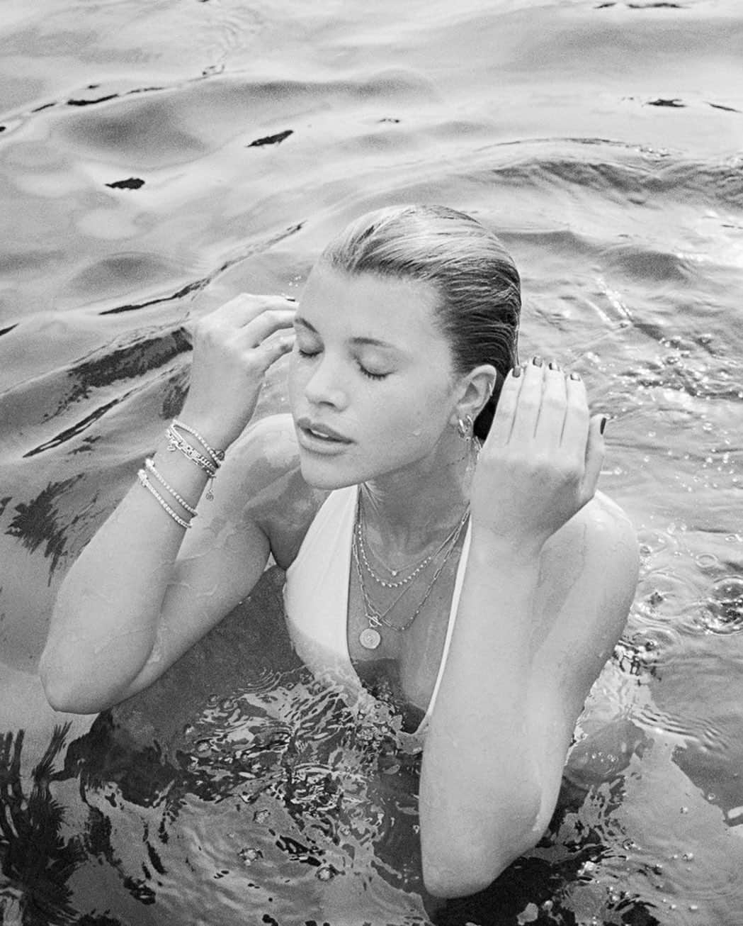 ソフィア・リッチーのインスタグラム：「Morning dip」