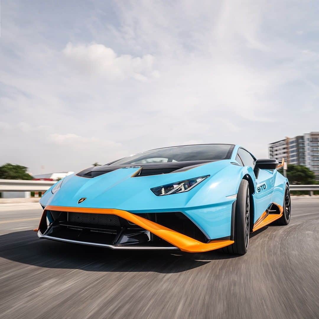 ランボルギーニのインスタグラム：「Its purpose is to make you feel the racetrack sensations and technology when you drive. The way it does it is something we can’t describe.  Huracán STO: based on a true story.  #Lamborghini #HuracanSTO #BasedOnATrueStory」