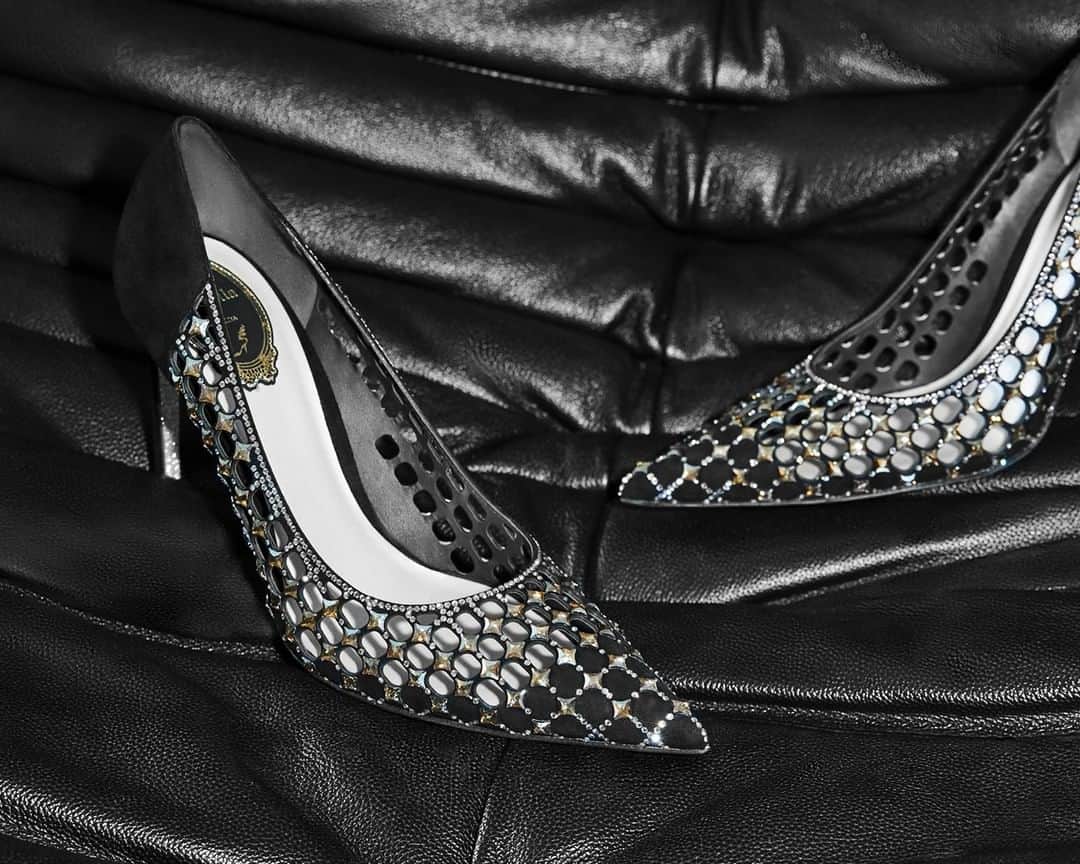 のインスタグラム：「With its fascination made of intricate geometries, #CaovillaPump Peonia speaks of crafting excellence and sheer elegance.  #RenéCaovilla #CaovillaDream  #CaovillaFW20」
