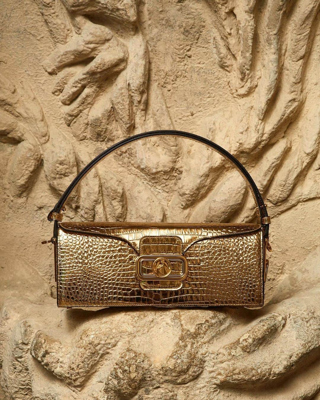 ランバンさんのインスタグラム写真 - (ランバンInstagram)「Pencil bag in golden embossed leather. #LanvinSS21」1月24日 2時10分 - lanvin