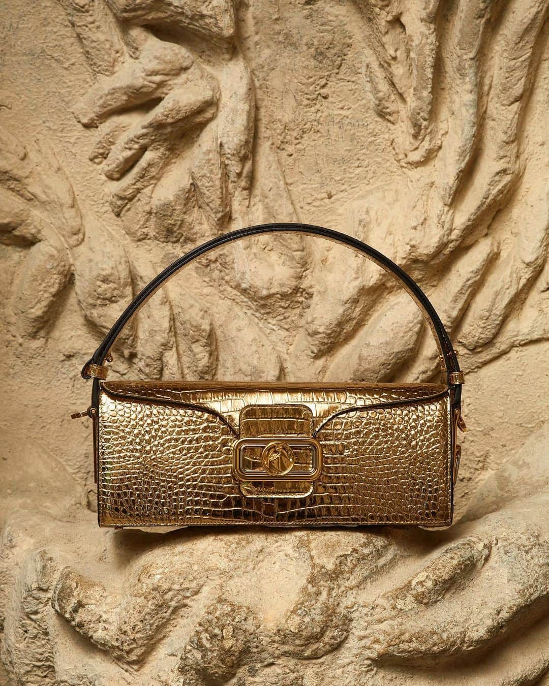 ランバンのインスタグラム：「Pencil bag in golden embossed leather. #LanvinSS21」