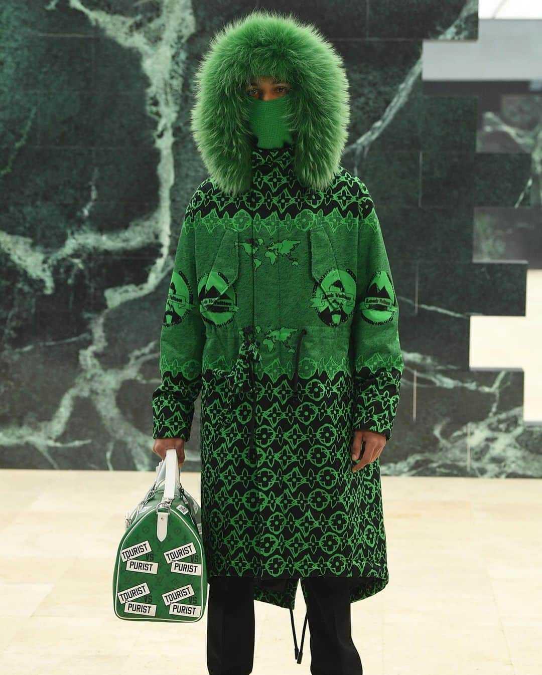 Fashion Weekさんのインスタグラム写真 - (Fashion WeekInstagram)「Green as far as the eye can see at @louisvuitton's Menswear Fall/Winter 2021 show by creative director @virgilabloh at #PFW. Photos by @gettyimages.」1月24日 2時18分 - fashionweek