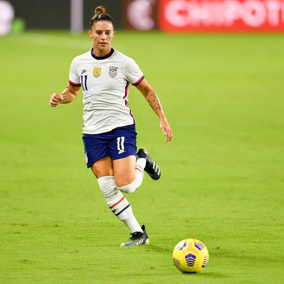アリ・クリーガーのインスタグラム：「It felt so good to get back out on the pitch last night with the gals and end our first camp of the year in dominant fashion.  I’m so proud to be a part of this team and also witness in real time how our younger players are just thriving and working so hard every single day!  ❤️🙌🏽🇺🇸」