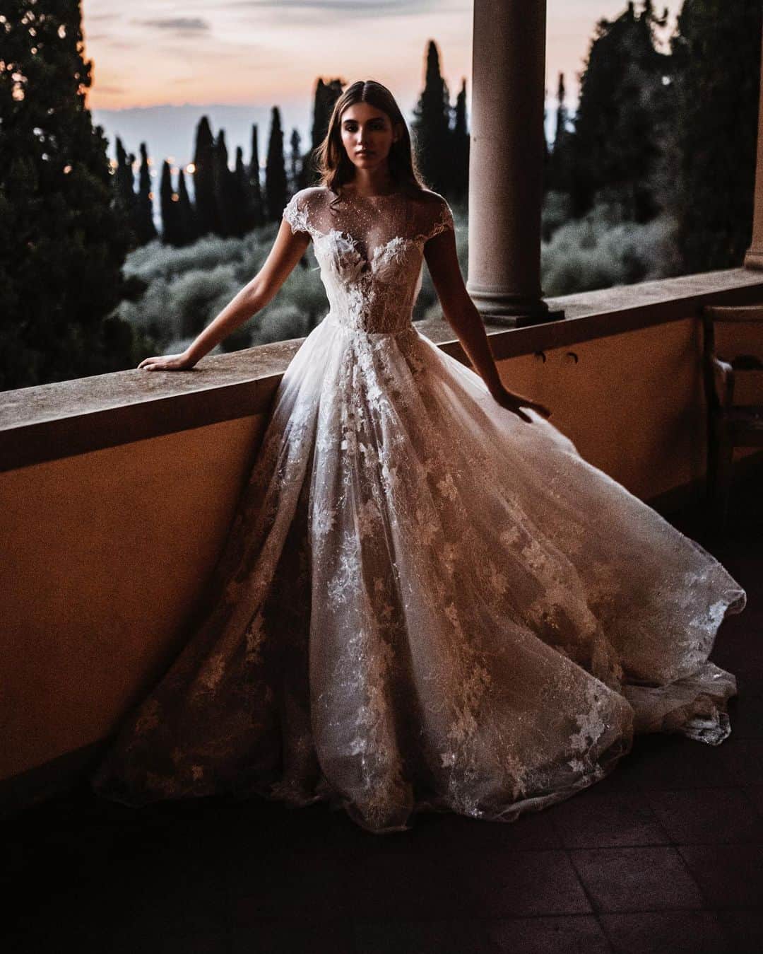 Galia Lahavさんのインスタグラム写真 - (Galia LahavInstagram)「WHEN YOUR FAIRYTALE COMES TRUE // Our #Dorianne is that perfect princess gown @tali__photography #GaliaLahav #GLCouture」1月24日 2時40分 - galialahav