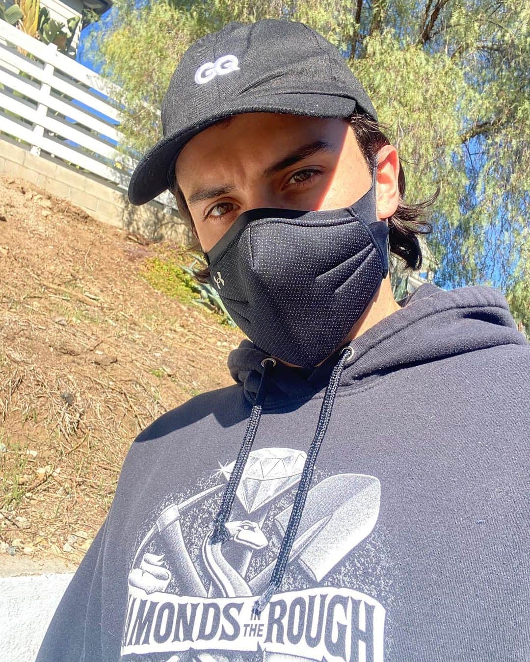 ジャック・ファライーのインスタグラム：「Protect your neighbors. Wear a mask. ✌🏻」