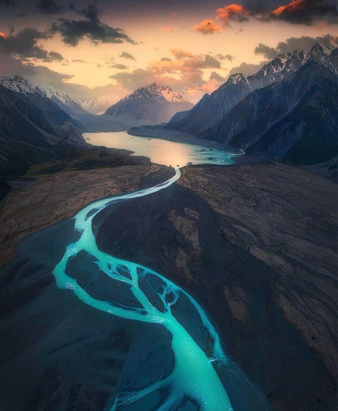 Earth Picsさんのインスタグラム写真 - (Earth PicsInstagram)「Glacier rivers all around the world 🌏 Which one is your favorite? By @maxrivephotography」1月24日 2時59分 - earthpix