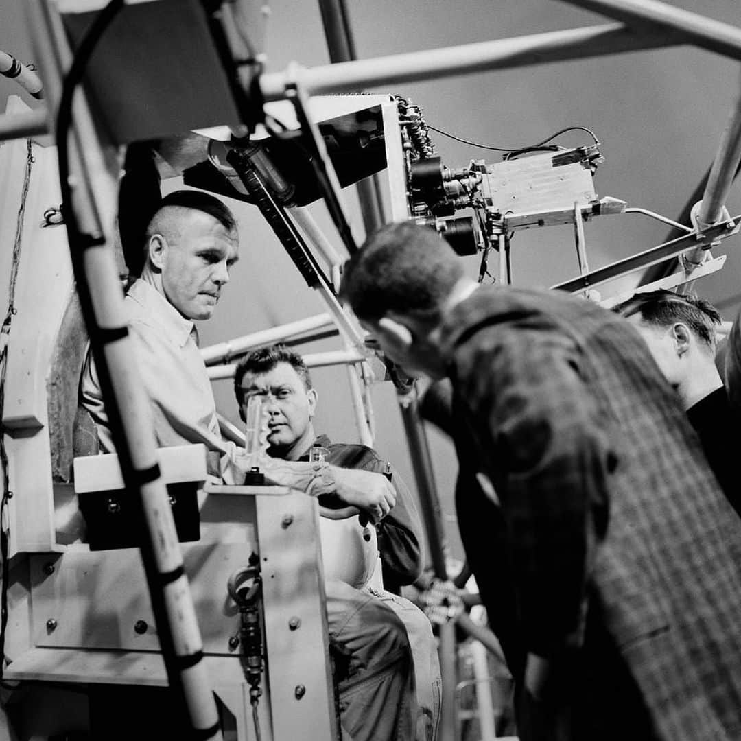 のインスタグラム：「⛏️ Groundbreaking  4 scores ago today (January 23, 1941 in case your friends ask), local authorities, military representatives, and agency officials assembled in Cleveland, Ohio to break ground at the future site of the National Advisory Committee for Aeronautics (NACA) new research laboratory. Cleveland at the time was the home of the nation’s most advanced airport, local aircraft manufacturers, and the National Air Races.  Now, the laboratory, now known as @NASAGlenn, is one of 10 centers and a leading economic contributor to the Cleveland area.  Happy 80th! Here’s to many more years of inspiring new explorers!  Photo facts in order:   🧑‍🚀 In 1960, Mercury astronaut John Glenn prepares for a test in the Multi-Axis Space Test Inertia Facility (MASTIF) inside the Altitude Wind Tunnel at at Lewis Research Center (now Glenn Research Center).  🚍 This vehicle served as a mobile terminal for the Communications Technology Satellite. The Lewis-designed vehicle acted as a field unit that permitted live TV interviews, recording equipment, and cameras.   🖖 James Doohan, better known as “Scotty” in Star Trek, toured the Electric Glenn Propulsion Lab to learn about the finer points of long duration space travel made possible by ion engine technology.   ✈️ A model of the General Dynamics YF-16 Fighting Falcon in the test section of the 8-by 6-Foot Supersonic Wind Tunnel in 1974.  🖖 Lieutenant Uhura, played by Nichelle Nichols in Star Trek, was in Cleveland to encourage minorities to apply for positions with NASA – particularly in the shuttle program which was looking to fill their first class of astronauts. She posed with center staff members including future director Dr. Julian Earls to her immediate right.  📍 Cleveland, Ohio is home to Glenn Research Center, the third oldest NASA center. Glenn's current expertise in areas such as propulsion, energy conversion, communications, and materials has its roots in the center's accomplishments in the 1940s, 1950s, and 1960s.  Credit: NASA  #NASA #NASAGlenn #NASAGlenn80th #ClevelandRocks #History #Space #Research #Science #Cleveland #JohnGlenn #Vintage」