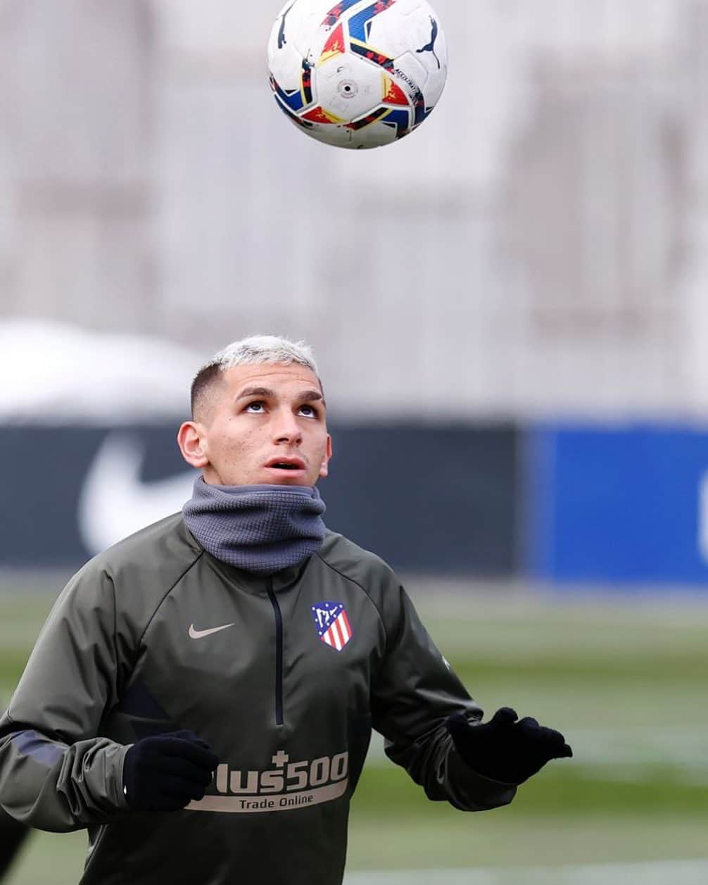 ルーカス・トレイラさんのインスタグラム写真 - (ルーカス・トレイラInstagram)「👀⚽️❤️💪🏻 #LT5🇺🇾 🏧」1月24日 3時03分 - ltorreira34