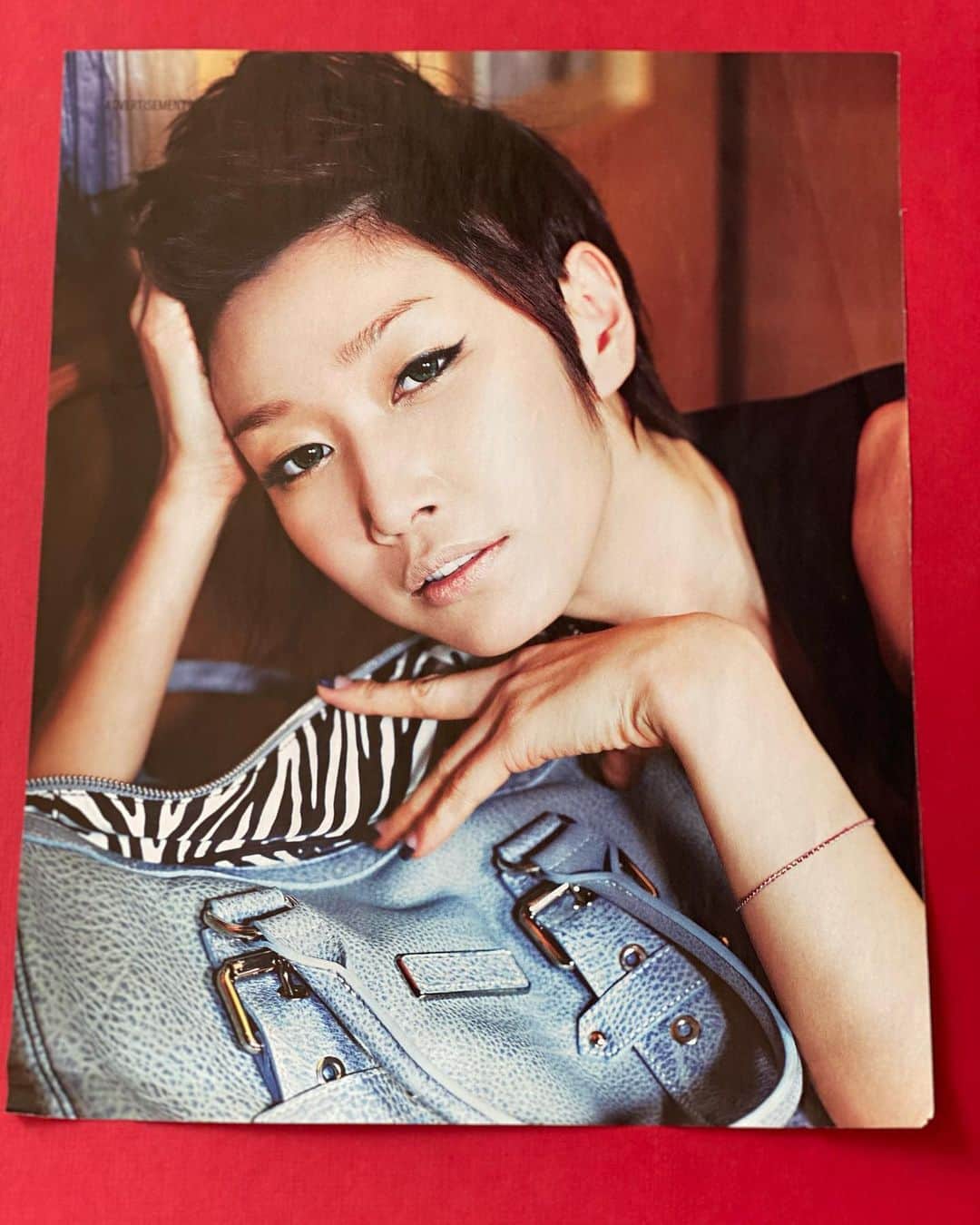 ピョン･ジョンスさんのインスタグラム写真 - (ピョン･ジョンスInstagram)「이제 봄이네 🦋🐧 어제저녁 #위대한개츠비 영화 보면서  fitz 가 어디에서 영감을 받았나 했더니 데이지인물의 모습보다 그녀의 독립적이고 싶은 성격을 보게되고 나도 15년전의 화보모습에서 지금의 현재 내가 좀더 자유로워 진듯하네  새로운 일에 두려워 안하고 도전해 보려는 나 자신을 사랑해야지 ‼️ Fitzgerald의 이미지를 그대로 담아 엄마에서 ,아내에서 벗어나 #나자신이되보자   🙈말은 이리해도 많이 늙었다🤣 hoyatoyashop Now Open  See you 11am ➡️live  ❇️아침부터 난리났네요  반지/팔찌 인기 엄청나요  품절된 아이들 프리오더 회의중이요  10시부터 반지는  프리오더 오픈➡️설연휴로 3주 걸려요」1月24日 8時37分 - hoyatoya