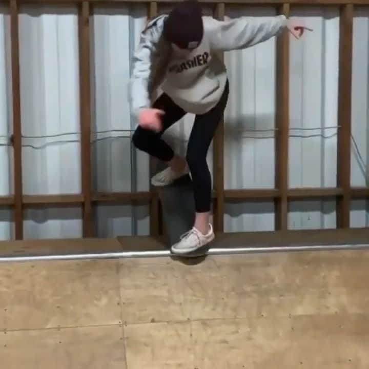 スラッシャーのインスタグラム：「🤩 @kasciwoolf」