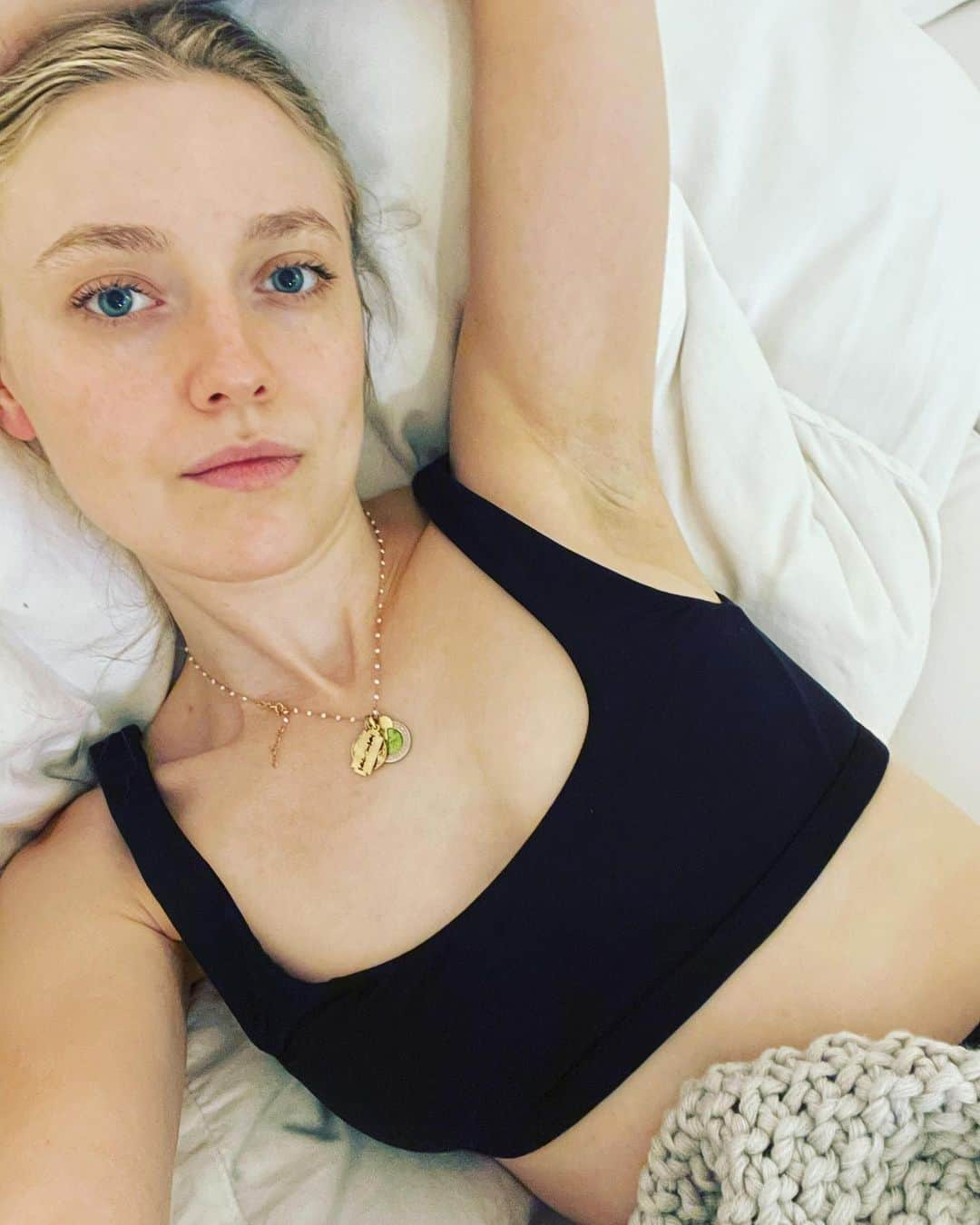 ダコタ・ファニングさんのインスタグラム写真 - (ダコタ・ファニングInstagram)「🌧」1月24日 3時10分 - dakotafanning