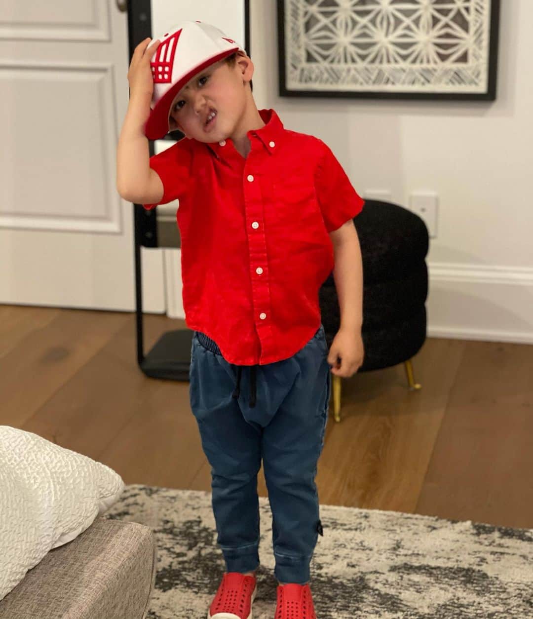 ロブ・ディアデックのインスタグラム：「That Do -or- Dier DNA...   “I know what company I want to start dad “... “tell me son”... “A water bottle company”... “ well son, think about how you could make your water bottle better and why people would want to buy it. What would you do?”... “I would put chickens on them!” 🐓🐔🐓🐔」