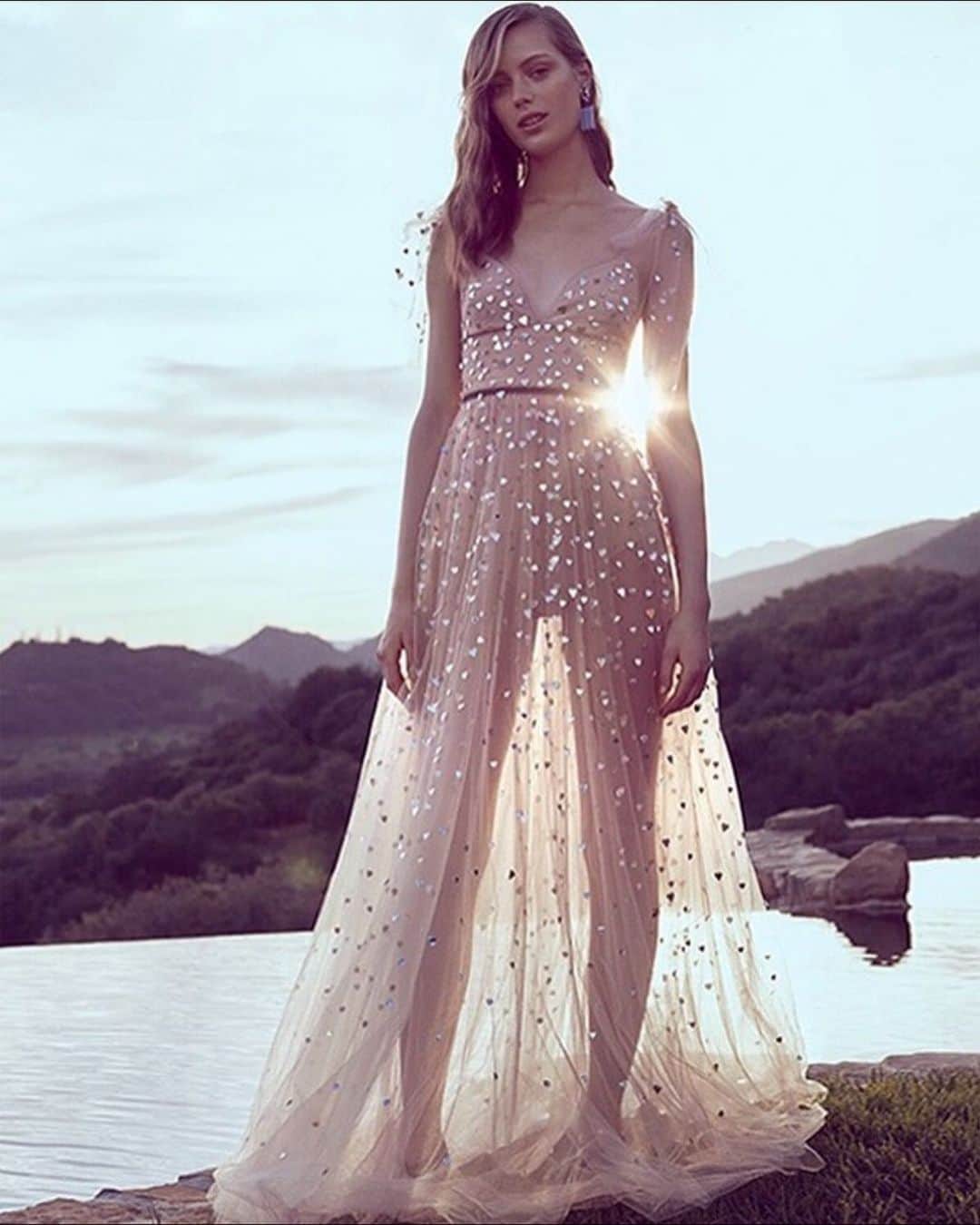 Monique Lhuillierのインスタグラム：「Nothing can dim the light that shines from within ✨ -Maya Angelou #moniquelhuillier」