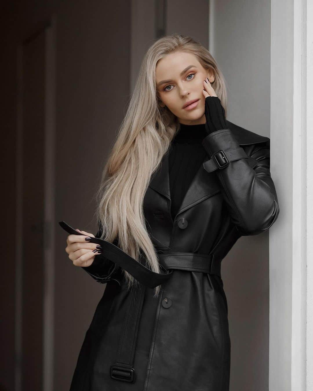 Anna Nyströmのインスタグラム：「Hi 🖤」