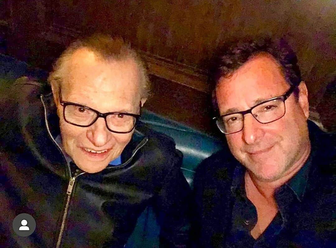 ボブ・サゲットのインスタグラム：「Larry King. A true Broadcaster, communicator and a man interested in all things. He loved comedy and Comedians loved him. Thankful I got to spend time with him and make him laugh. My heart’s with his children at the loss of  the one and only @larrykingnow 💙」