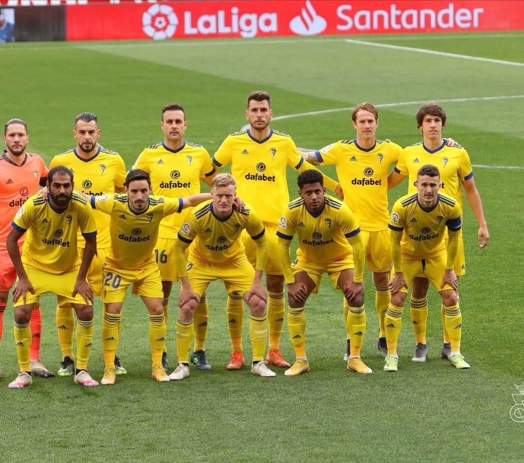 アレハンドロ・フェルナンデス・イグレシアスのインスタグラム：「Mal partido hoy. Gracias a los cadistas que están con el equipo estos días...Seguiremos luchando  como equipo por la permanencia que todos queremos💛💙」