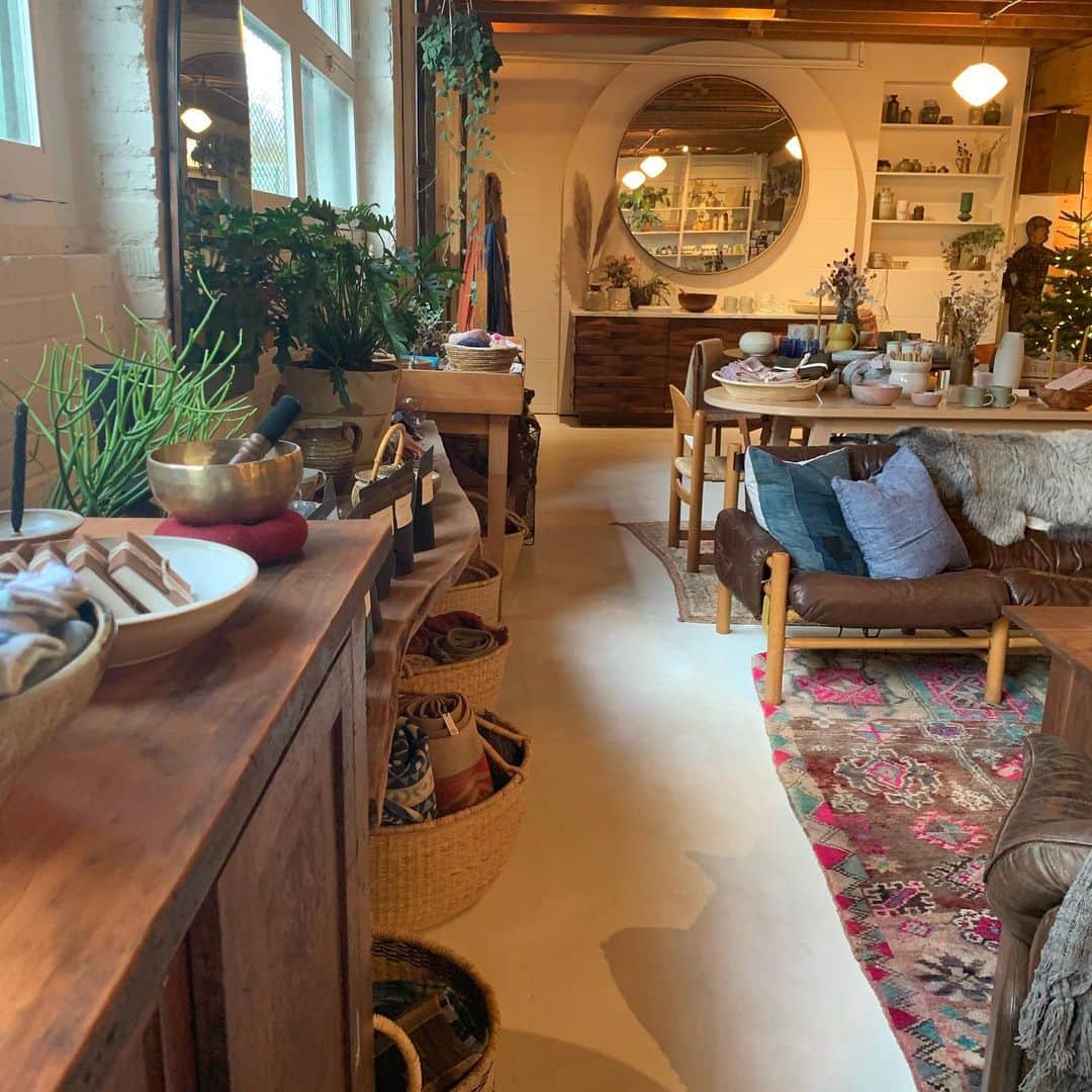 Beam & Anchorのインスタグラム：「We’re OPEN today 12-5 covid free! And it’s gorgeous out! Hope to see you!」