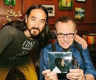 スティーヴ・アオキさんのインスタグラム写真 - (スティーヴ・アオキInstagram)「Rest In Peace Larry King. 💔I  grew up watching your interviews and never thought it would happen with me. Such an honor to have sat across the table from u. Legends never die」1月24日 4時00分 - steveaoki